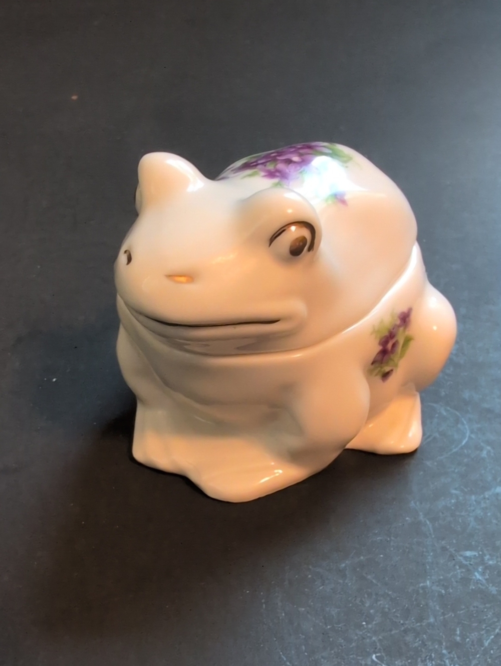 Lerlfton China Frog Trinket Box with Floral Accents - White & Purple